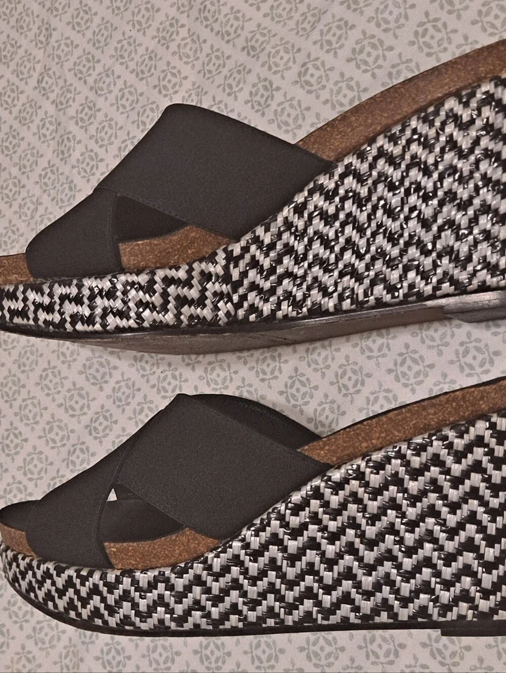 Donald J Pliner Black Crisscross Wedge Sandals - Women Sz 7.5 Lovely Woven